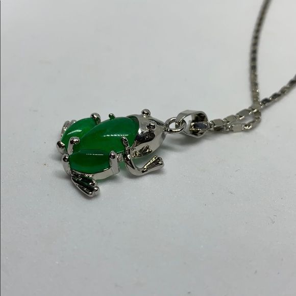18k gold plated jade frog pendant with chain - Picture 3 of 8